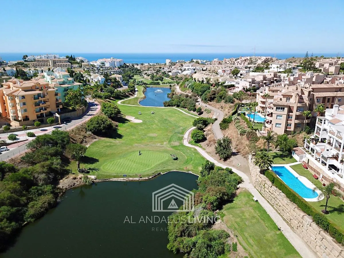 Frontline Golf Apartment In Riviera Del Sol With Interior And Exterior Pools And Tennis Court! Малага 0*,